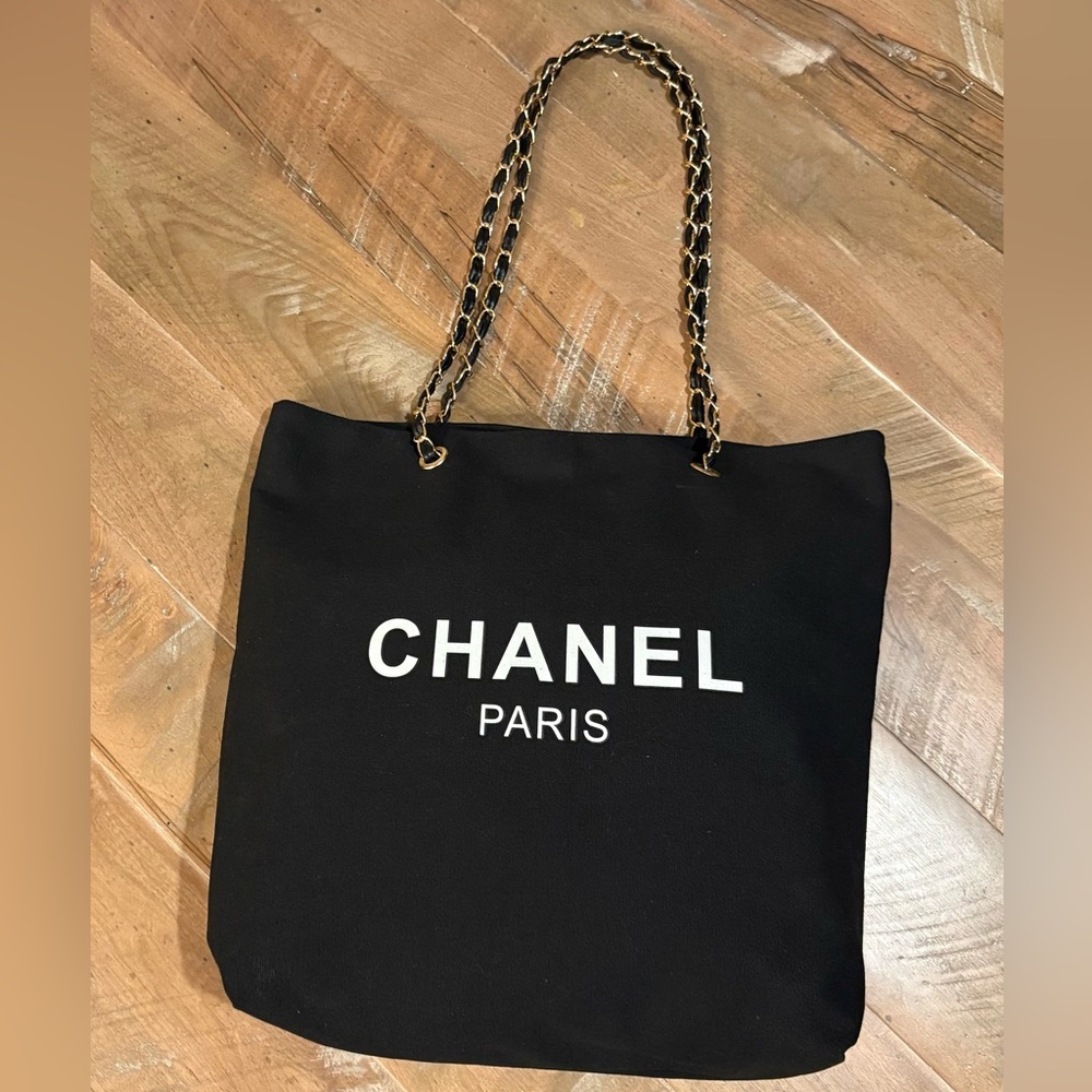 CHANEL Canvas Black Tote - Picture 4 of 15